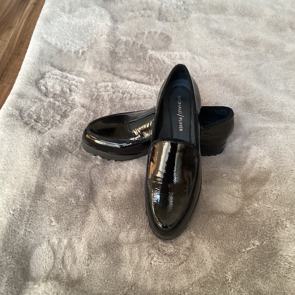 NWOT Donald Pliner black leather loafer size 6 - Picture 1 of 6